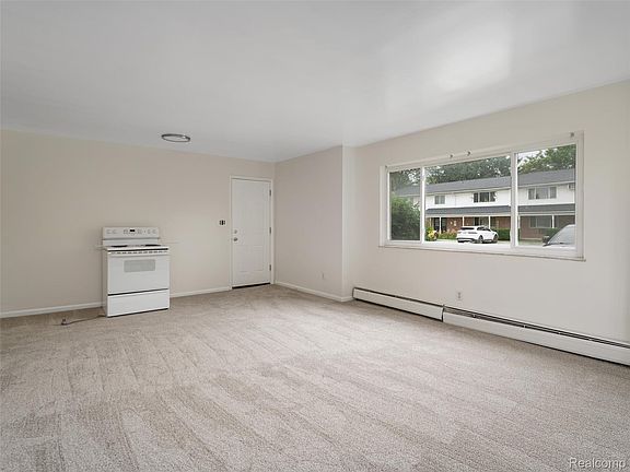 3rd image of 38576 Meadowdale St