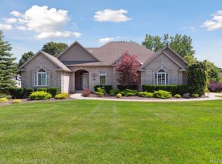 4314 Oak Tree Trl, Fenton, MI 48430
