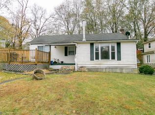 8 Hill Dr, Belvidere, NJ 07823