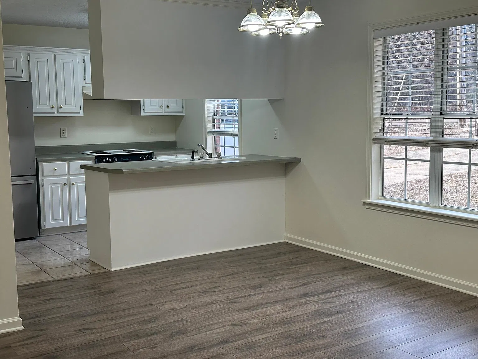 3 bed, 1400 sqft, $1,900 — Photo 4