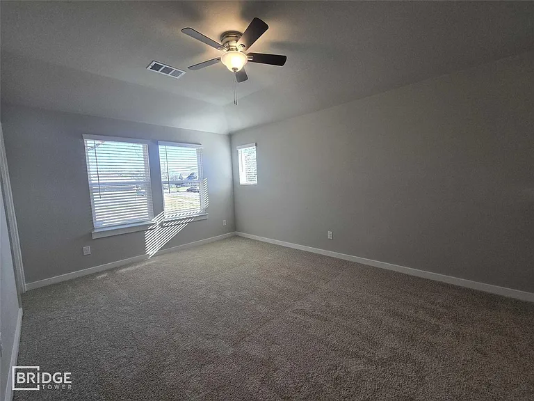 333 E Hull St — Photo 14