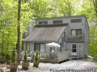 396 Cedar Ln, Gouldsboro, PA 18424