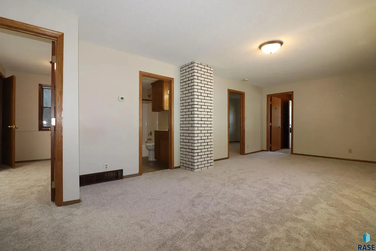 Steps from Augustana 4-Bed, 2-Bath House with Garage/Off Street Parking — Photo 3