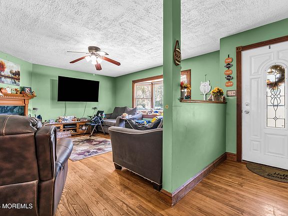 4th image of 451 Beacon Street