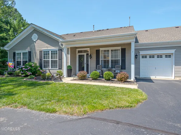 7 Greenwillows Drive, Lakewood, NJ 08701