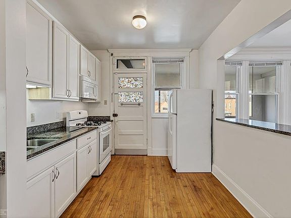5th image of 1540 W Rosemont Ave #1W