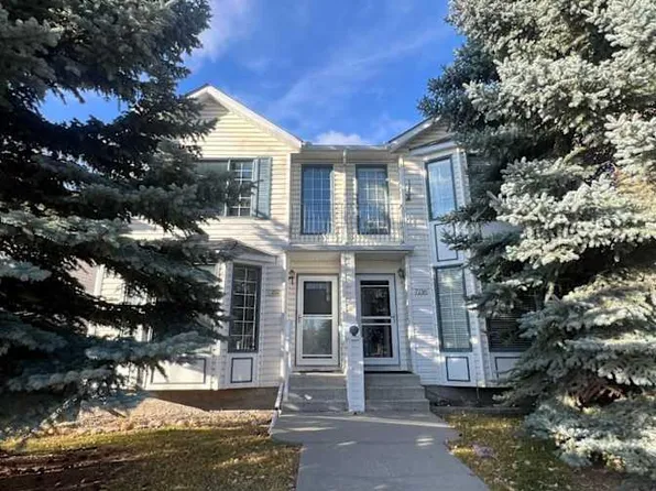 7212 SE Sierra Morena Blvd SW, Calgary, AB T3H 3G5