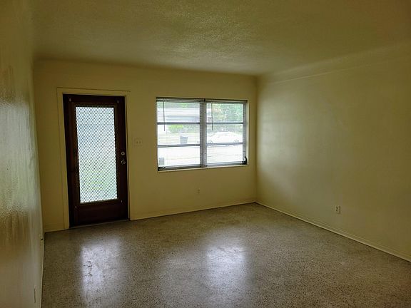 4th image of 755 42nd Ave N