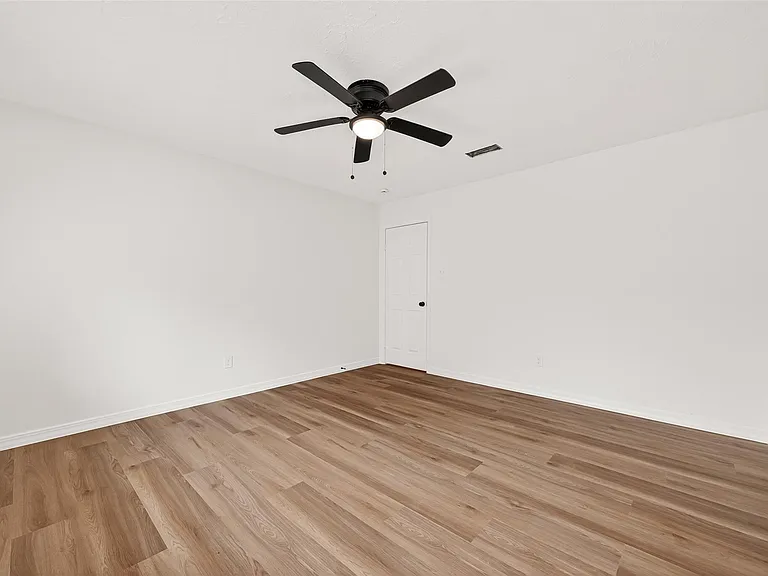 2334 Autumn Springs Ln — Photo 10