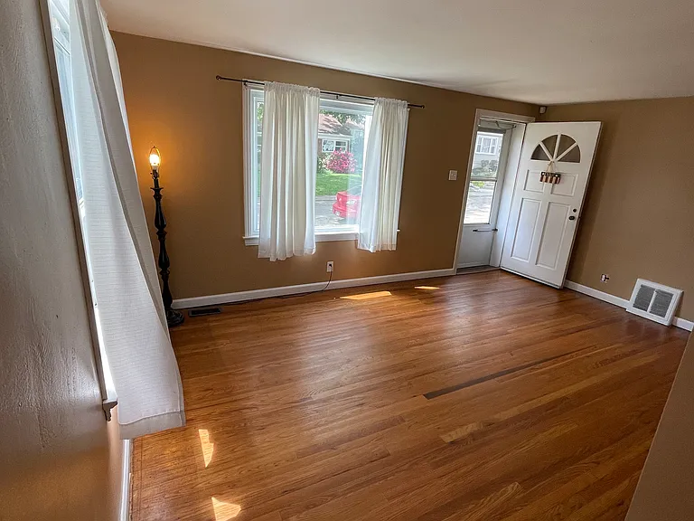 2103 Franklin Pl NW — Photo 4