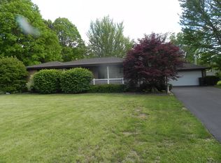 9 E North Court Dr, Decatur, IL 62526