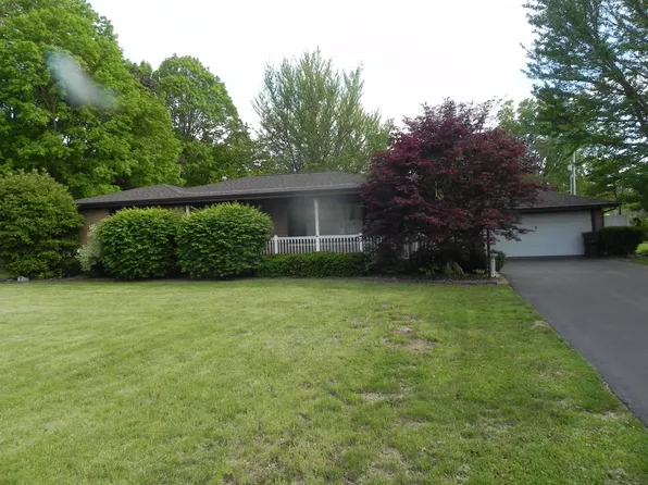 9 E North Court Dr, Decatur, IL 62526