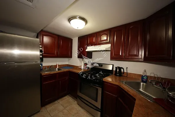 Rented by Red Sparrow Realty Group | media 18