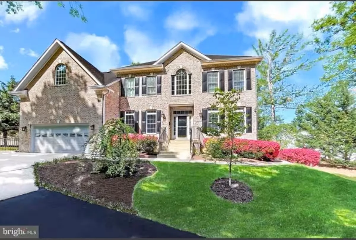 Building Photo - 6920 Elm Dr