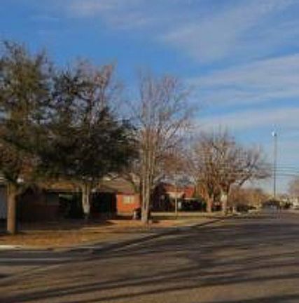 Exterior Neighborhood (street photo)