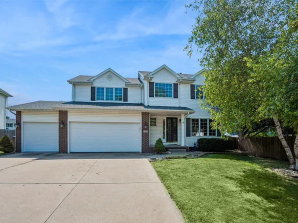 825 76th St, West Des Moines, IA 50266