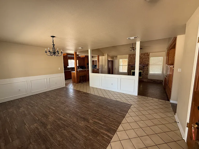 1301 Fieldcrest — Photo 3
