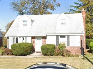 127 Berry St, Valley Stream, NY 11580