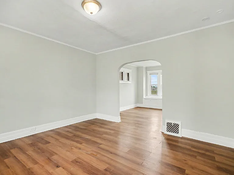 242 Ferris St — Photo 5