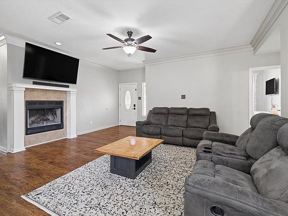 4th image of 503 E Kaufman St