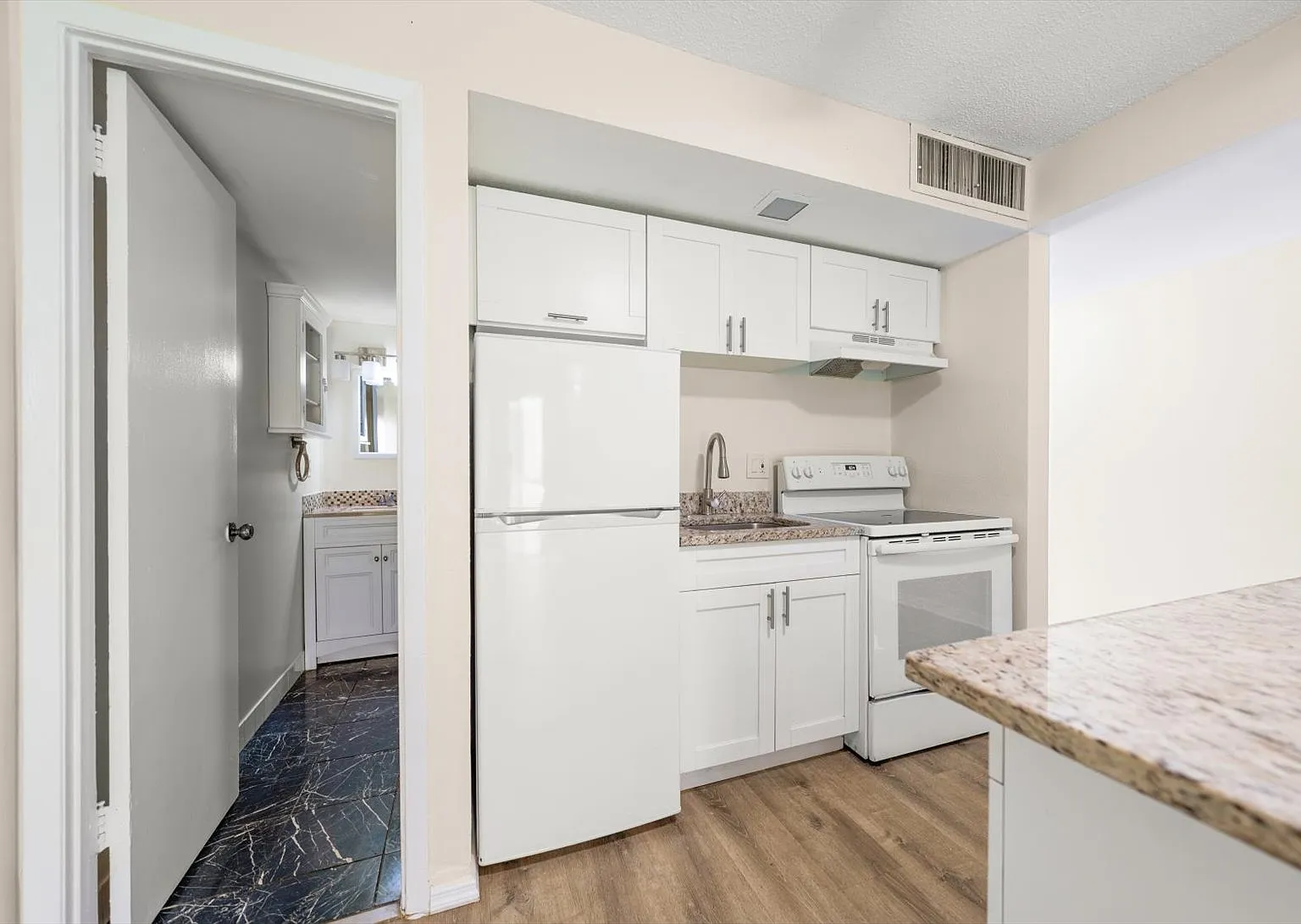 Studio, 391 sqft, $1,150 — Photo 4