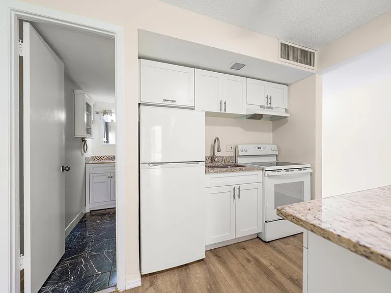 5820 N Church Ave #135 — Photo 4