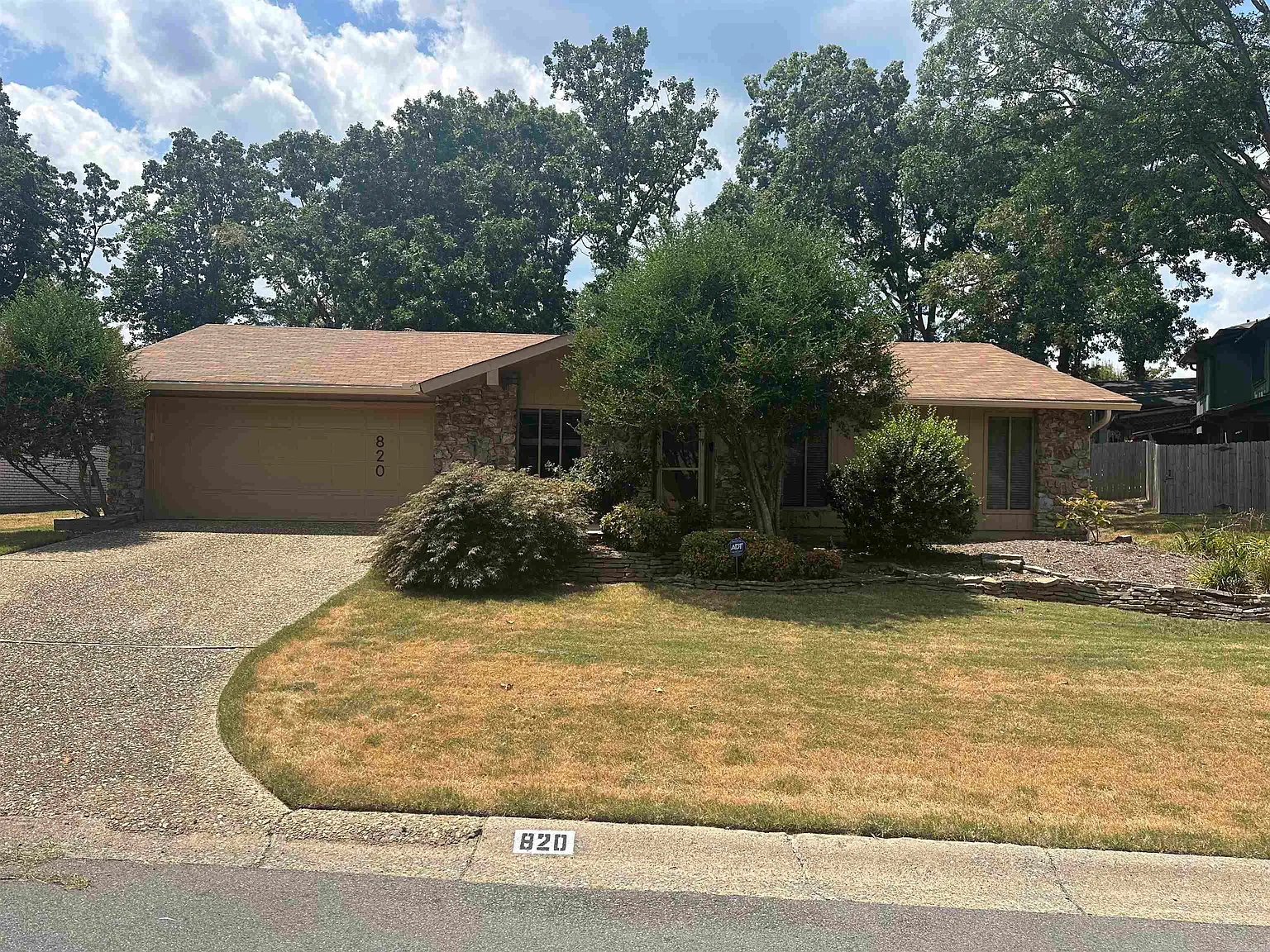3 bed, 2.0 bath, 1700 sqft, $1,800 — Photo 1
