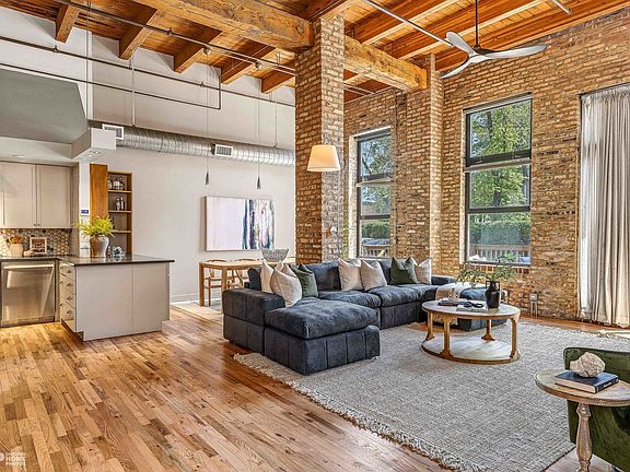 3rd image of 612 N Oakley Ave #101