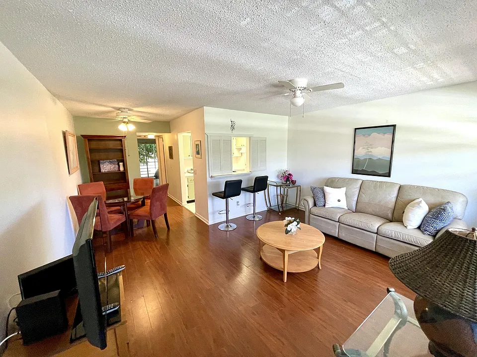 201 Canterbury Dr W #I