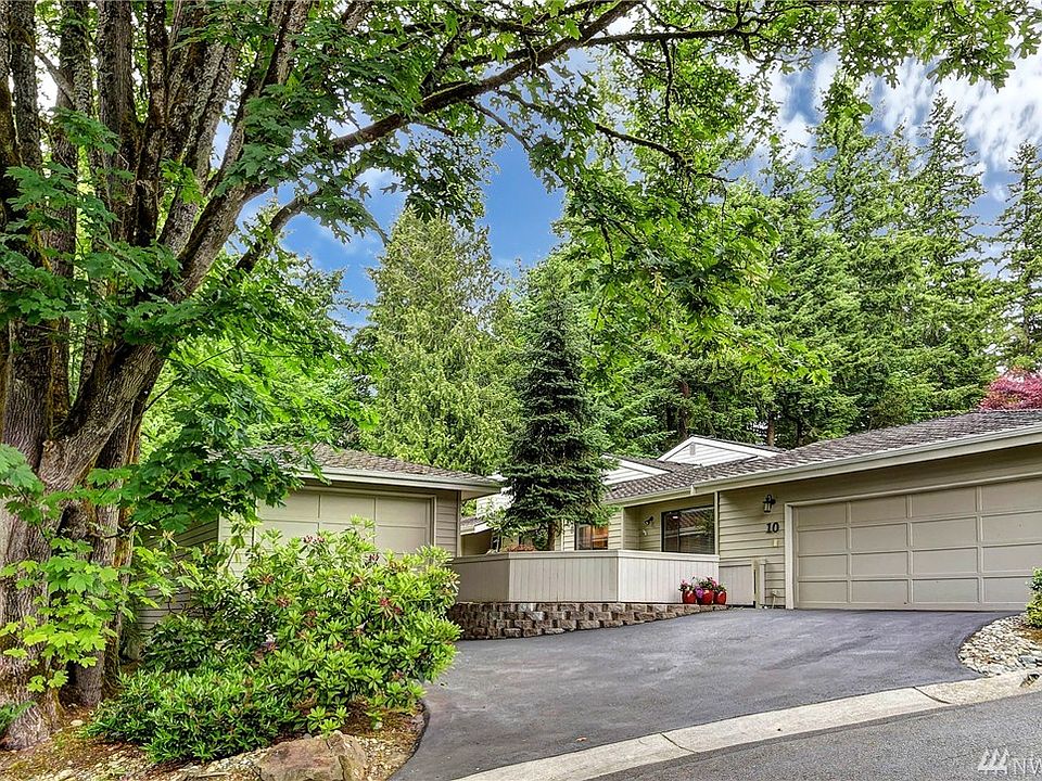 1st image of 15800 Village Green Dr Unit 10