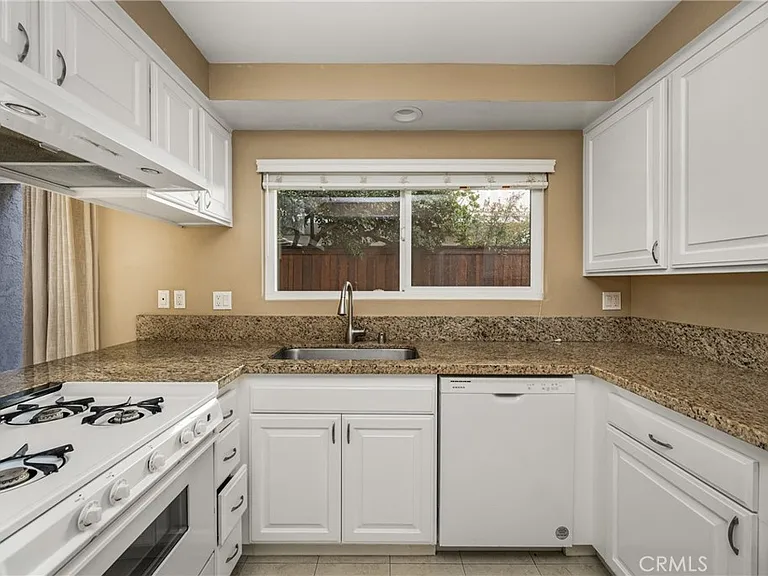 338 W Kelly Ave #B — Photo 12