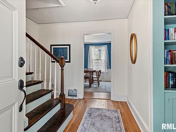 3rd image of 822 W Edwards St