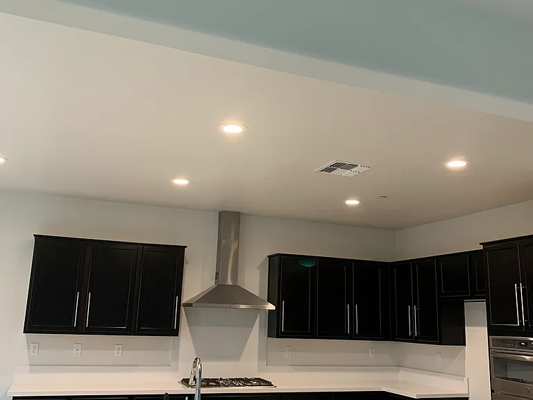 686 W Crocker Ln — Photo 9