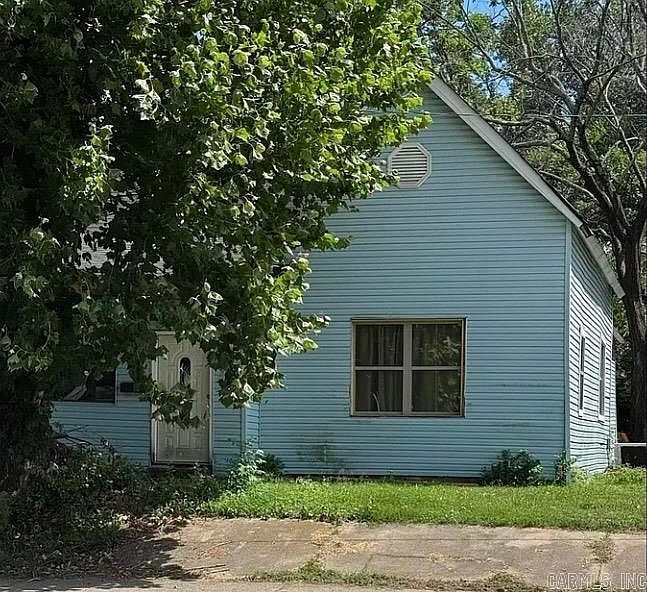 1st image of 908 E Washington Ave