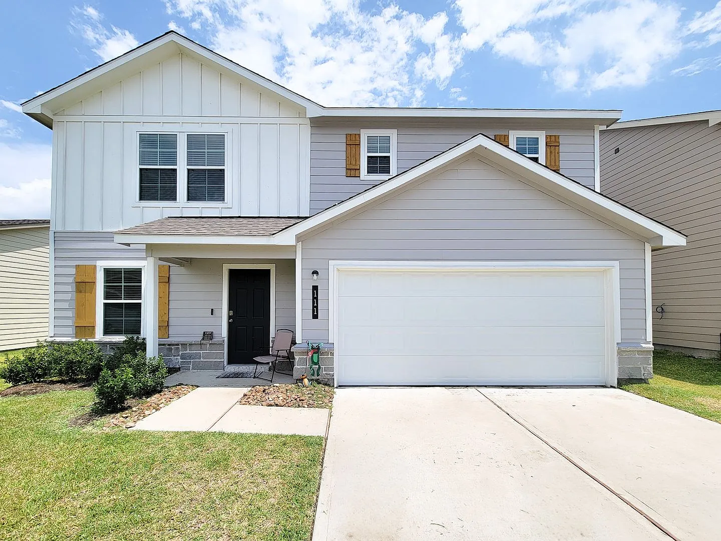 2 Story Home in the Crown Point Community! The desirable Dupont Plan boasts an open design encomp... — Photo 1