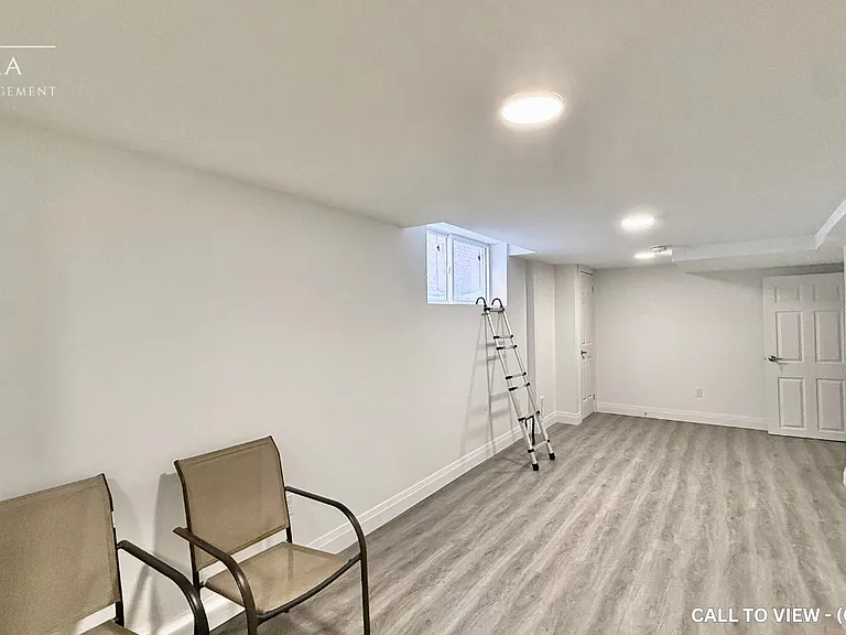 76 William Honey Cres #2 — Photo 3