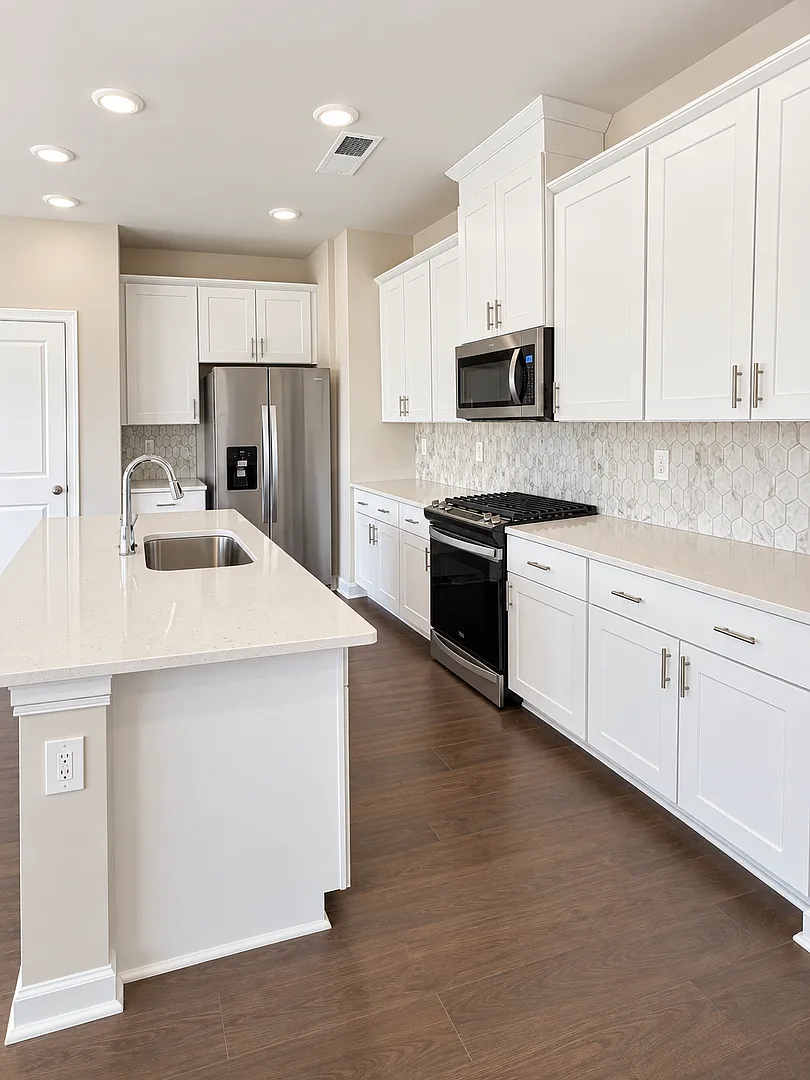 Beautiful New Home, Now For Rent. — Photo 3