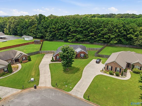 2nd image of 139 Castlehill Dr