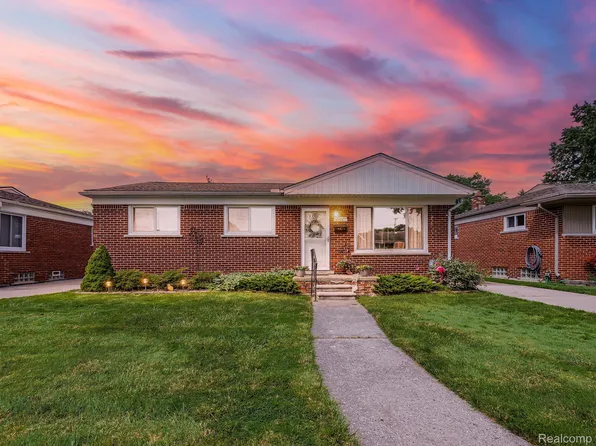 21625 Barton St, Saint Clair Shores, MI 48081