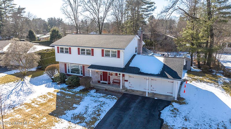 2nd image of 15 Underwood Drive