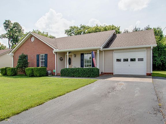 4th image of 808 Blue Springs Dr
