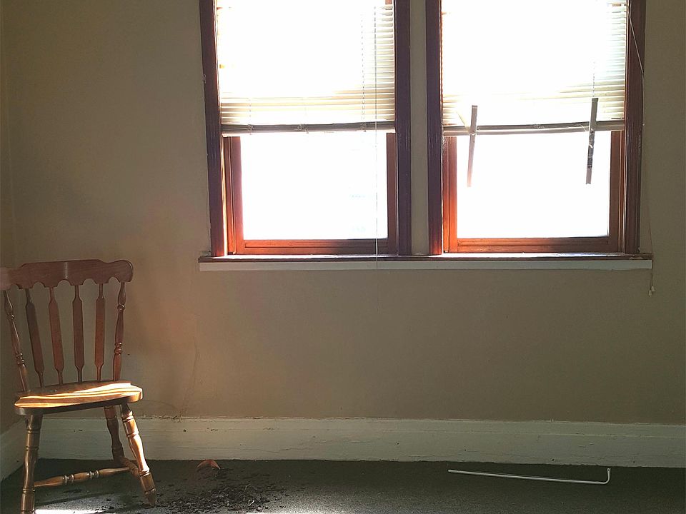 2nd image of 172 Rhode Island St #2