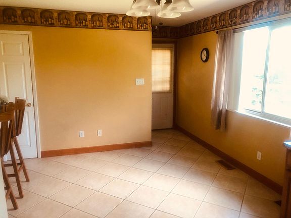 4th image of 2775 Midvale Dr