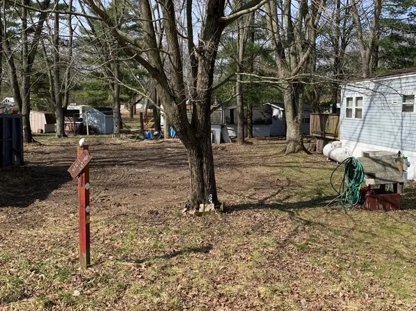 11/240 Woodhaven Dr E, Sublette, IL 61367