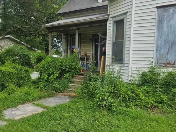 415 S Cherokee St, Girard, KS 66743