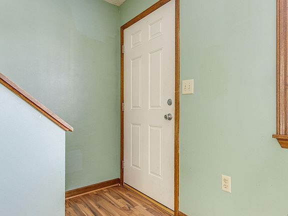 5th image of 453 Eastley Ct APT 2
