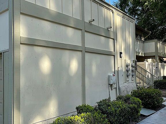3rd image of 1043 W Francis St APT D