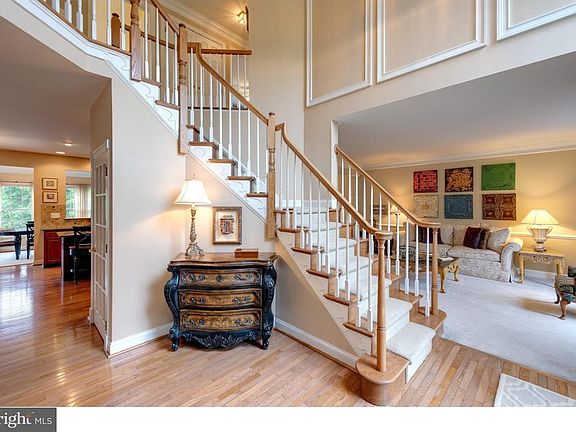 2nd image of 30 Garland Ct