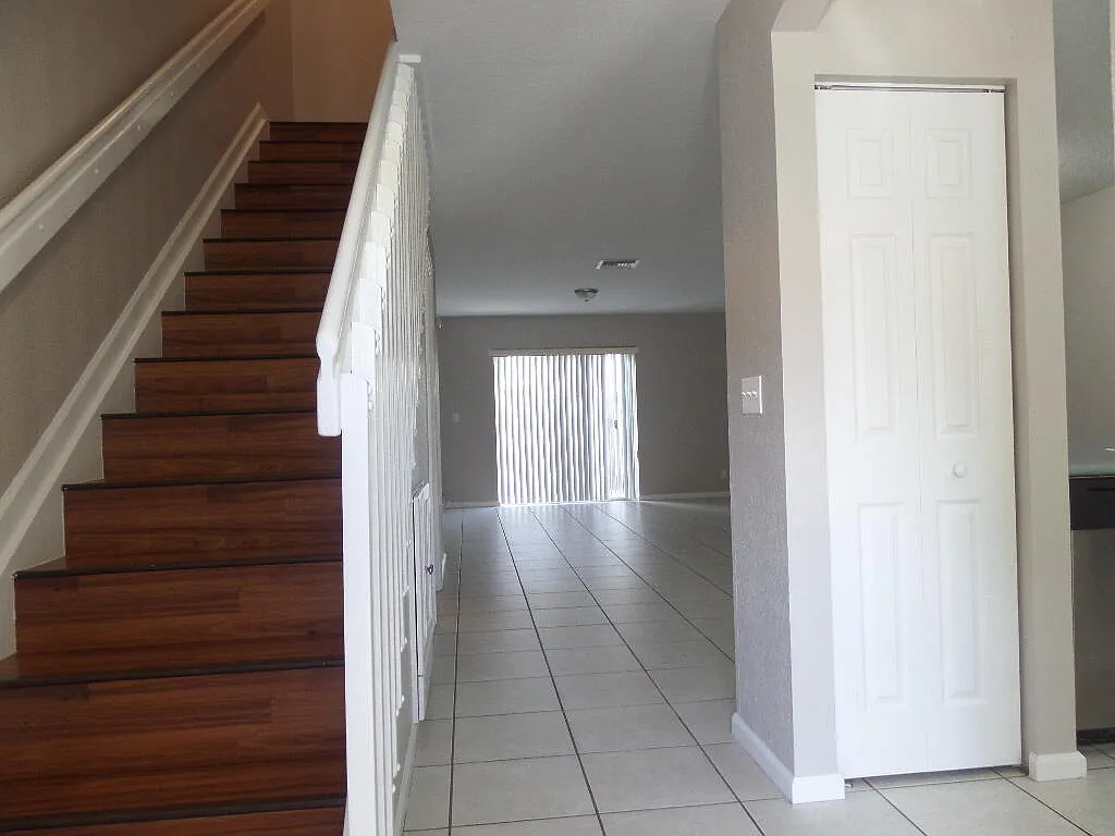 3 bed, 2.5 bath, 1383 sqft, $2,150 — Photo 3
