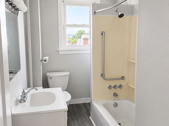 5th image of 1365 Capouse Ave